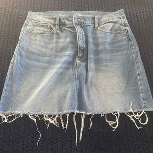 Size 14 jean skirt. Perfect summer must have.